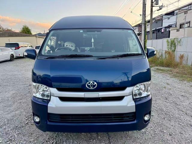 TOYOTA HIACE COMMUTER
