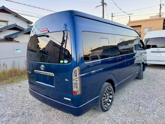 TOYOTA HIACE COMMUTER