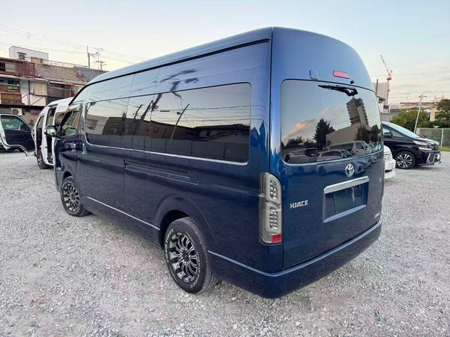 TOYOTA HIACE COMMUTER