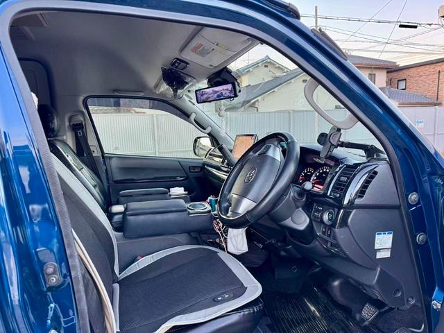 TOYOTA HIACE COMMUTER