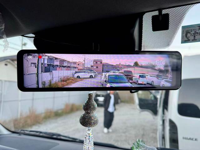 TOYOTA HIACE COMMUTER