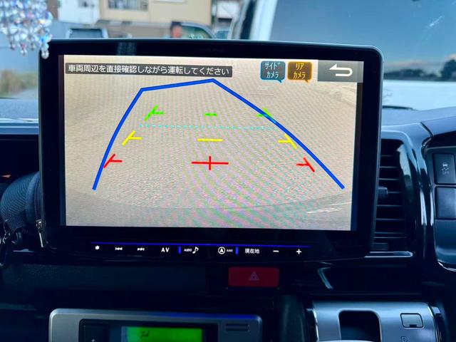 TOYOTA HIACE COMMUTER