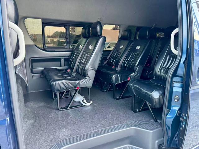 TOYOTA HIACE COMMUTER