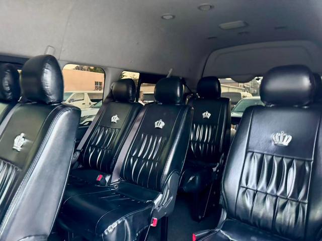 TOYOTA HIACE COMMUTER