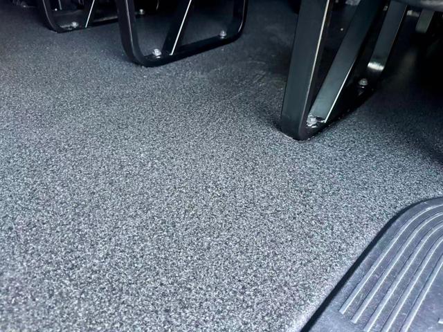 TOYOTA HIACE COMMUTER