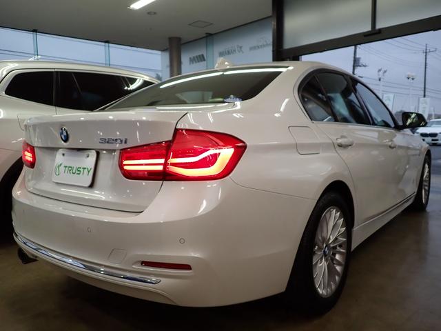 BMW 3 SERIES 320i LUXURY