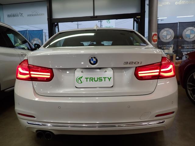 BMW 3 SERIES 320i LUXURY