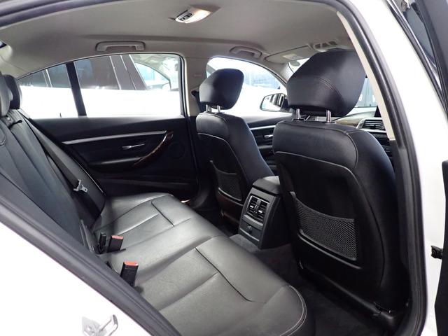 BMW 3 SERIES 320i LUXURY