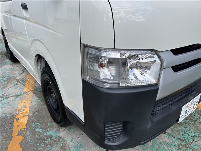 TOYOTA HIACE VAN DX