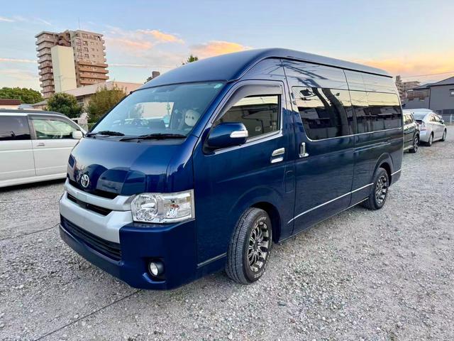 TOYOTA HIACE COMMUTER