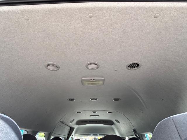 TOYOTA HIACE COMMUTER SUPER LONG GL