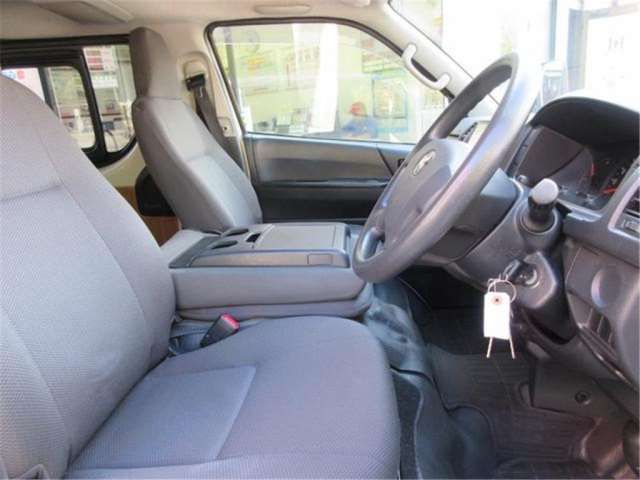 TOYOTA HIACE VAN LONG DX