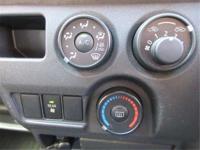 TOYOTA HIACE VAN LONG DX